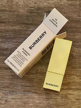 Burberry Matte Lipstick 90 Matte Cinnamon - Gold Case